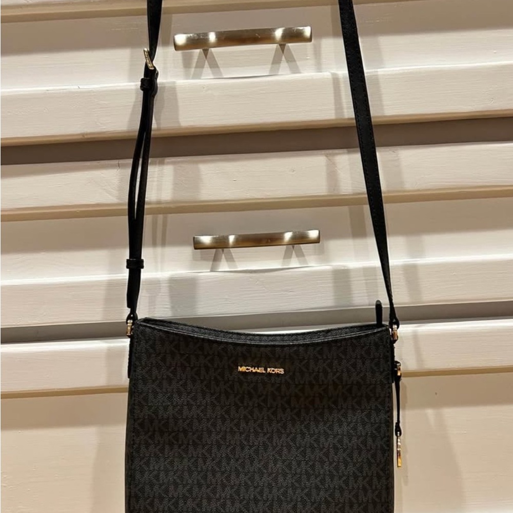 Michael Kors Black Crossbody Bag Sleek and Versatile. In perfect condition!!